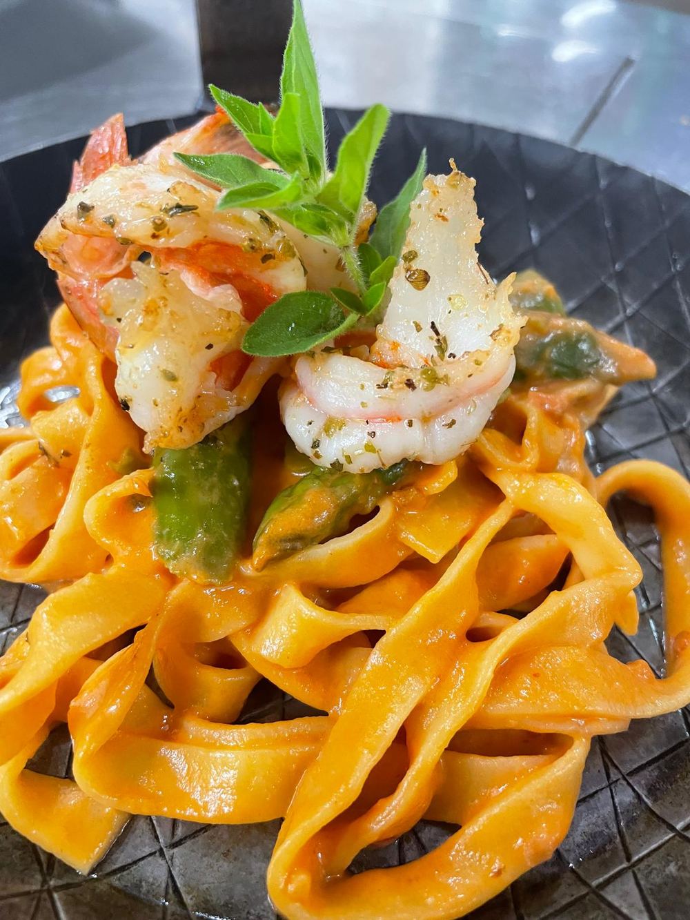 Tagliatelle mit Gamberi und Spargel aus der Küche des Ristorante da capo