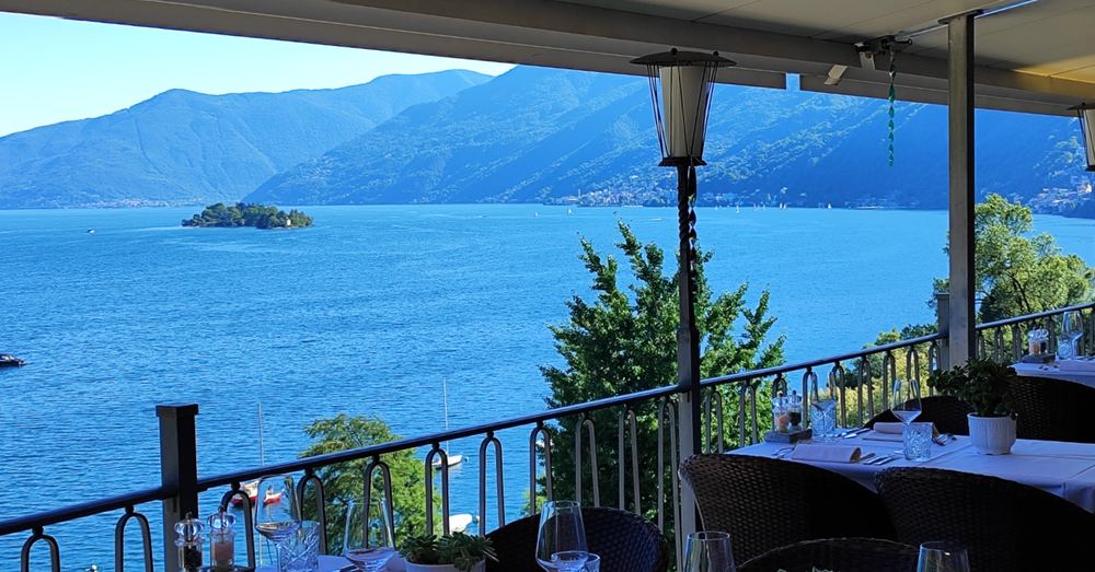 Abendstimmung auf der Seeterrasse des Ristorante da capo mit Blick auf den Lago Maggiore